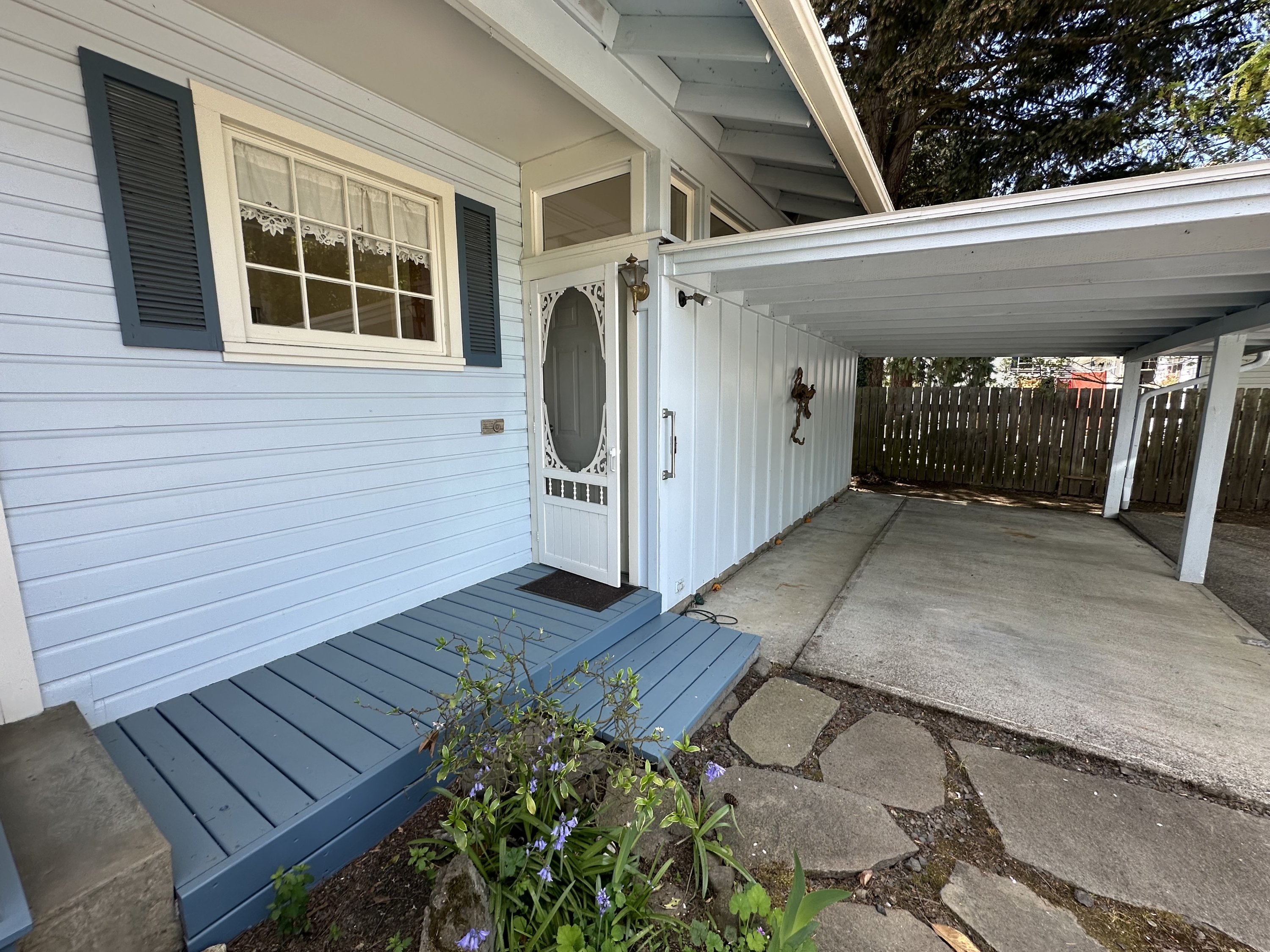 795 East College Street - Studio