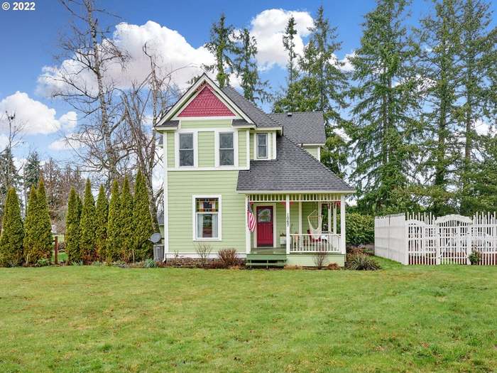 1067 Oak Street - 1